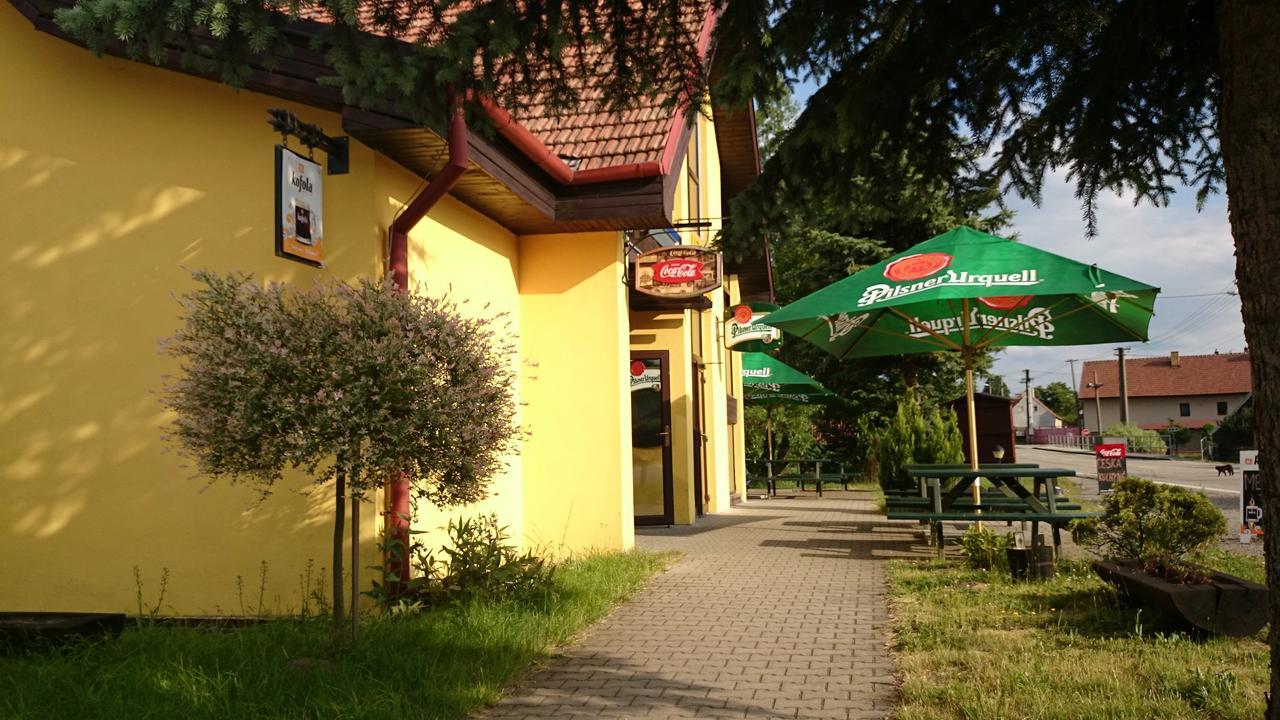 Restaurace Penzion Rafael Dlouhá Brtnice 外观 照片